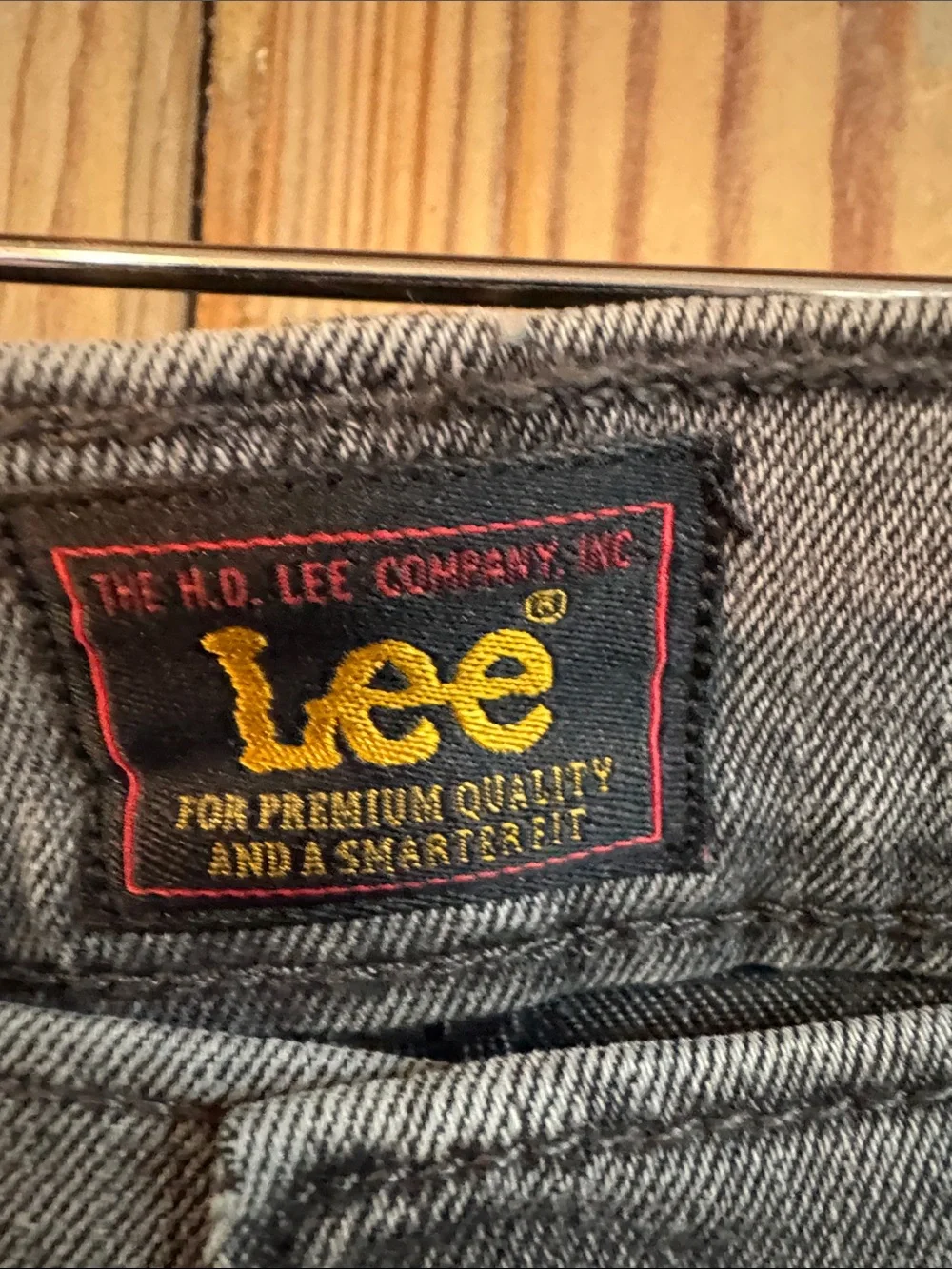 Lee slim straight